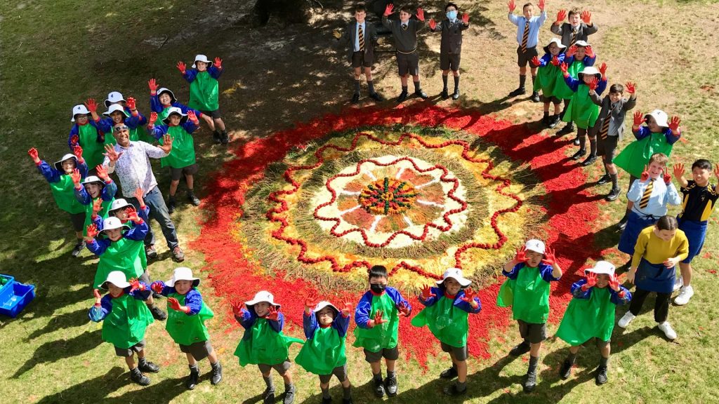 aboriginal sand painting cultural experience at scots college in sydney with walangari